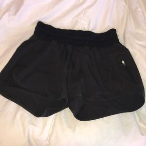 Size 6 lululemon shorts